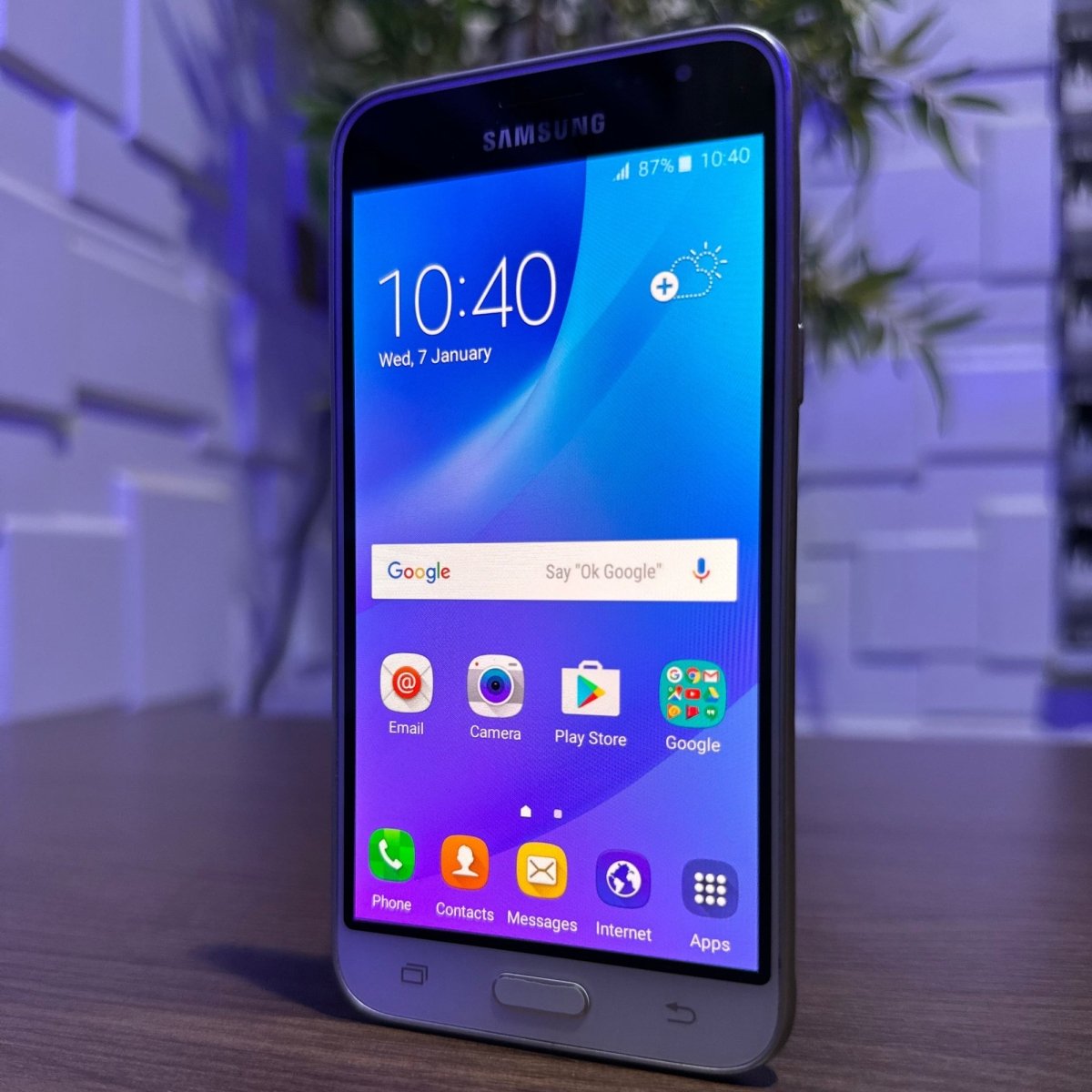 8GB Samsung Galaxy J3 (2016)