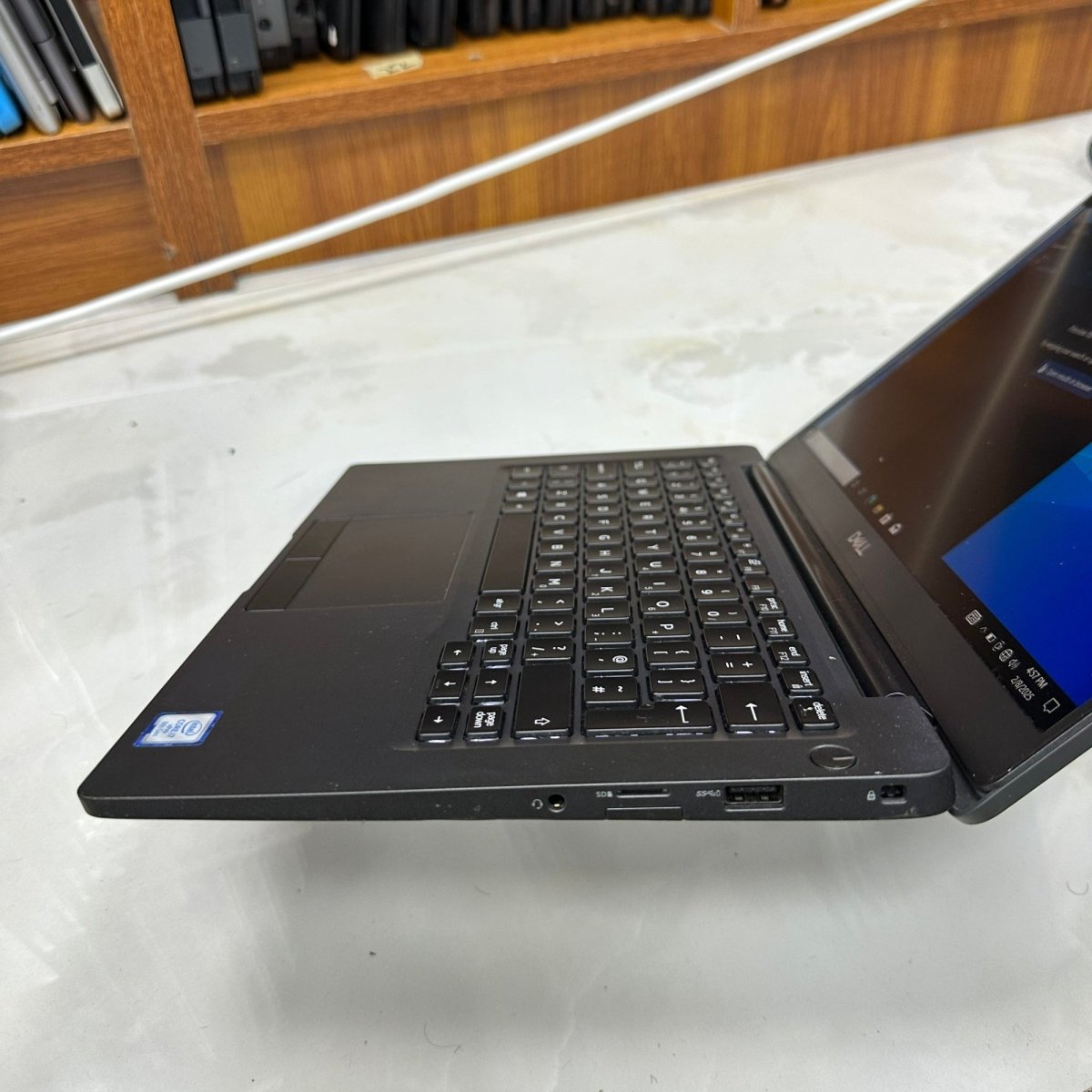 Dell Latitude 7400 - 8th Gen. Intel Core i5 - 256GB SSD - 16GB RAM - keyboard Light