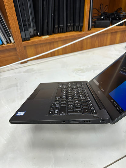 Dell Latitude 7300 - 8th Gen. Intel Core i7 - 256GB SSD - 8GB RAM - HDMI - keyboard Light - Touchscreen