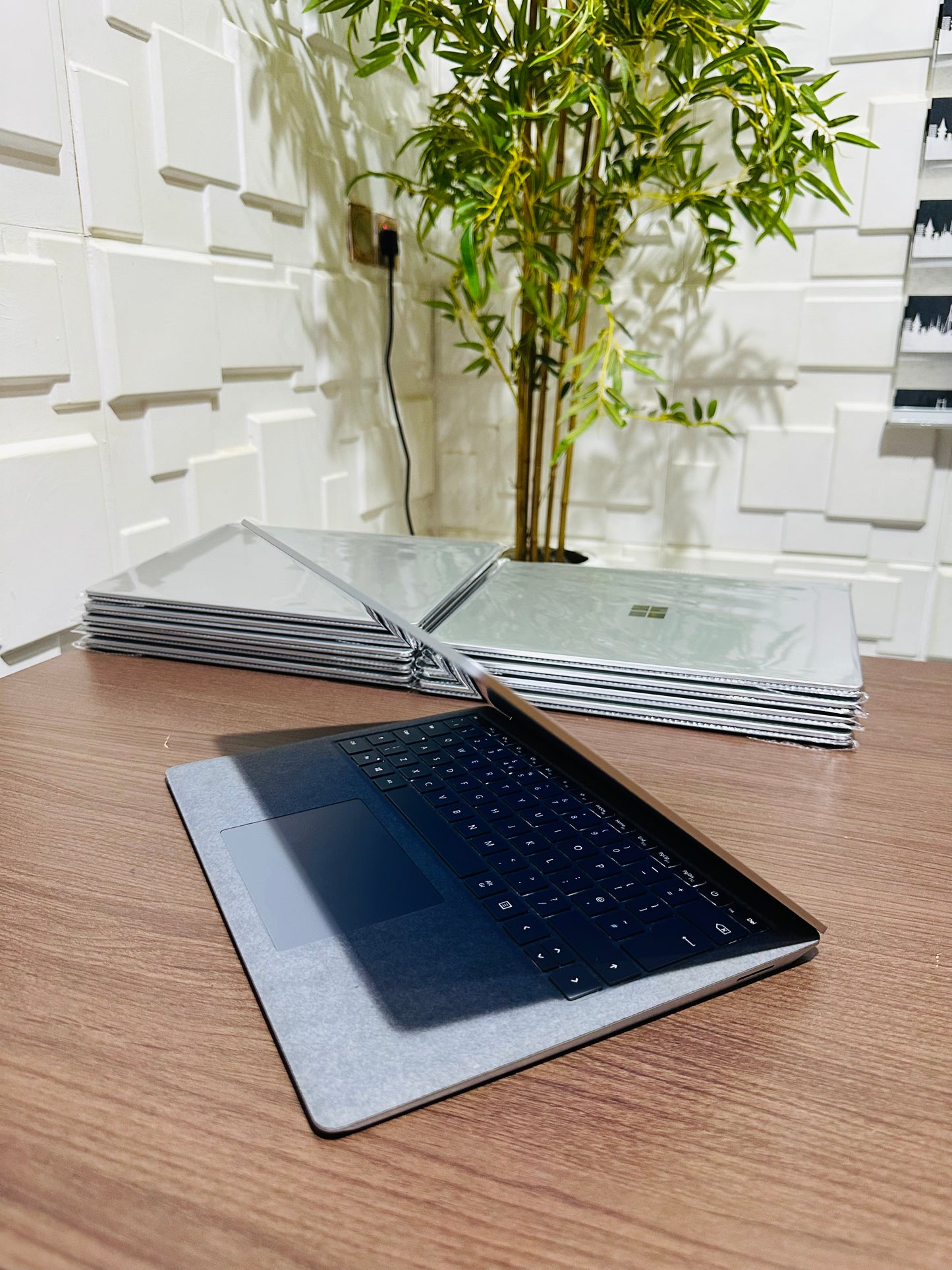 Microsoft Surface Laptop 3 - 10th Gen. Intel Core i5 - 256GB SSD - 8GB RAM - Keyboard Light - Touchscreen