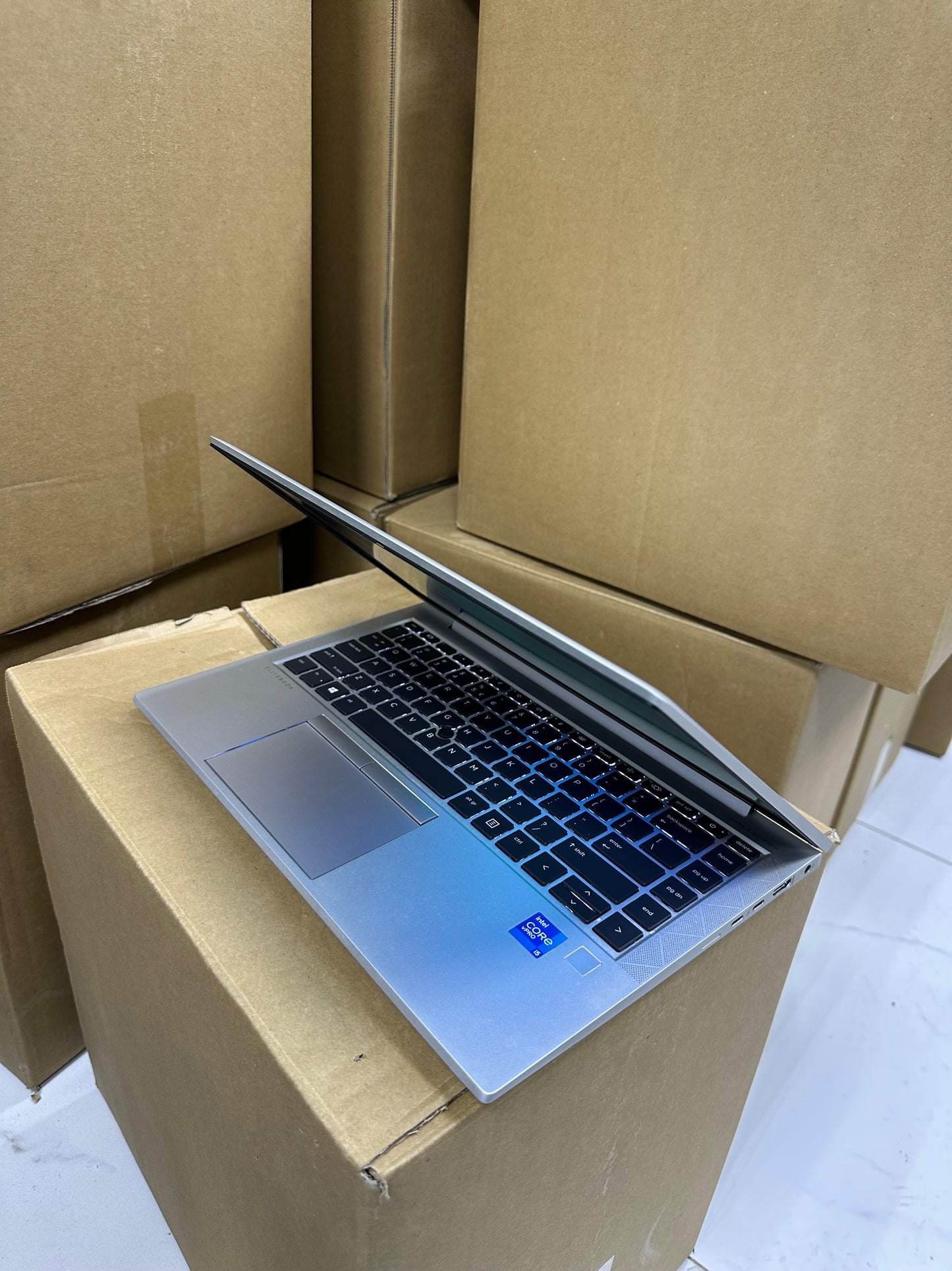 HP EliteBook 840 G7 - 10th Gen. Intel Core i5 - 256GB SSD - 16GB RAM  - HDMI - Keyboard Light - Touchscreen