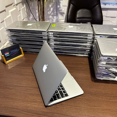 Apple MacBook Air 2015 - Intel Core i5 - 256GB SSD - 4GB RAM - Keypad Light