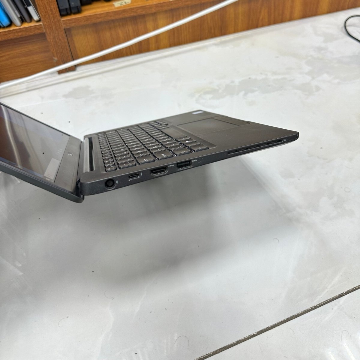 Dell Latitude 7400 - 8th Gen. Intel Core i5 - 256GB SSD - 16GB RAM - keyboard Light