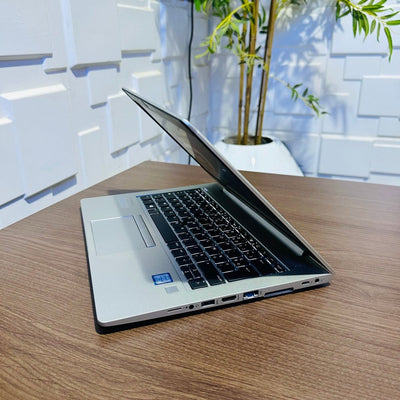 HP EliteBook 830 G5 - 8th Gen. Intel Core i5 - 256GB SSD - 8GB RAM - Keypad Light