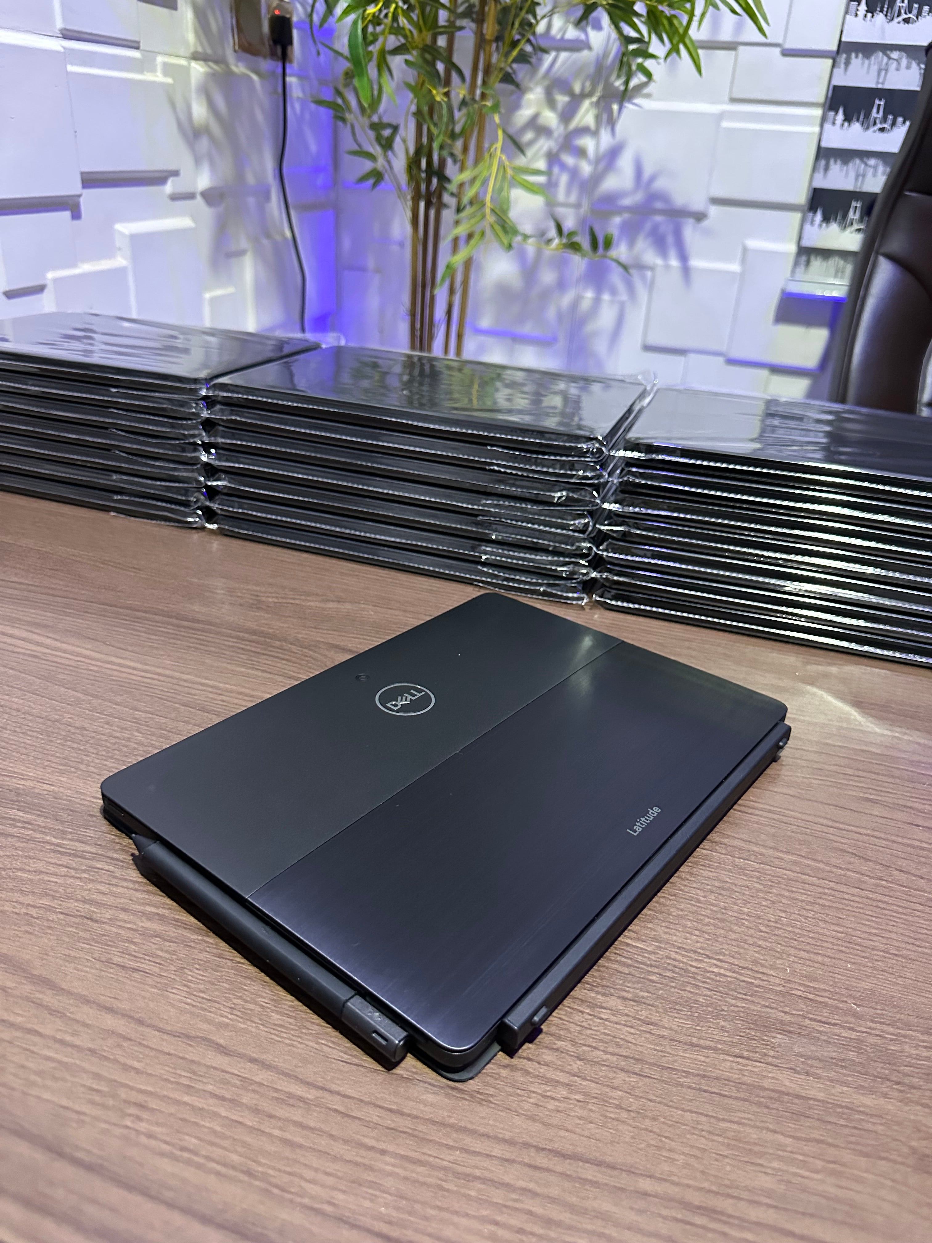 Dell Latitude 5285 2-in-1 - 7th Gen. Intel Core i5 - 256GB SSD - 8GB R – SHOPINVERSE Dell Latitude 5285 2-in-1 - 7th Gen. Intel Core i5 - 256GB SSD - 8GB R – SHOPINVERSE