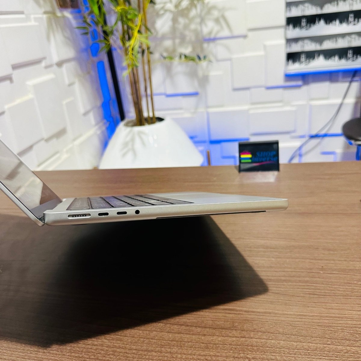 16 - inch Apple MacBook Pro 2021 M1 Pro - 500GB SSD - 16GB RAM - Touch ID - Keyboard Light