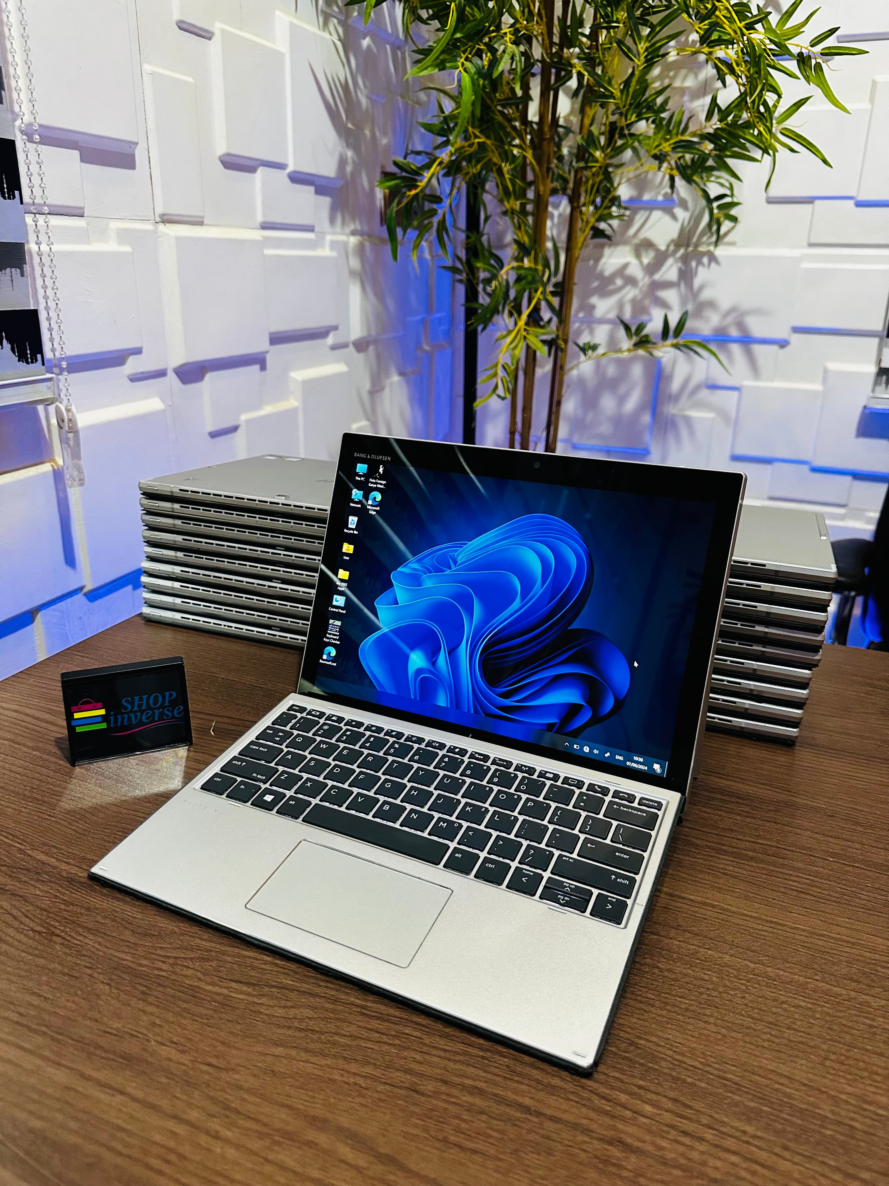 HP Elite X2 G4 - 8th Gen. Intel Core i5 - 256GB SSD - 8GB HP Elite X2 G4 - 8th Gen. Intel Core i5 - 256GB SSD - 8GB
