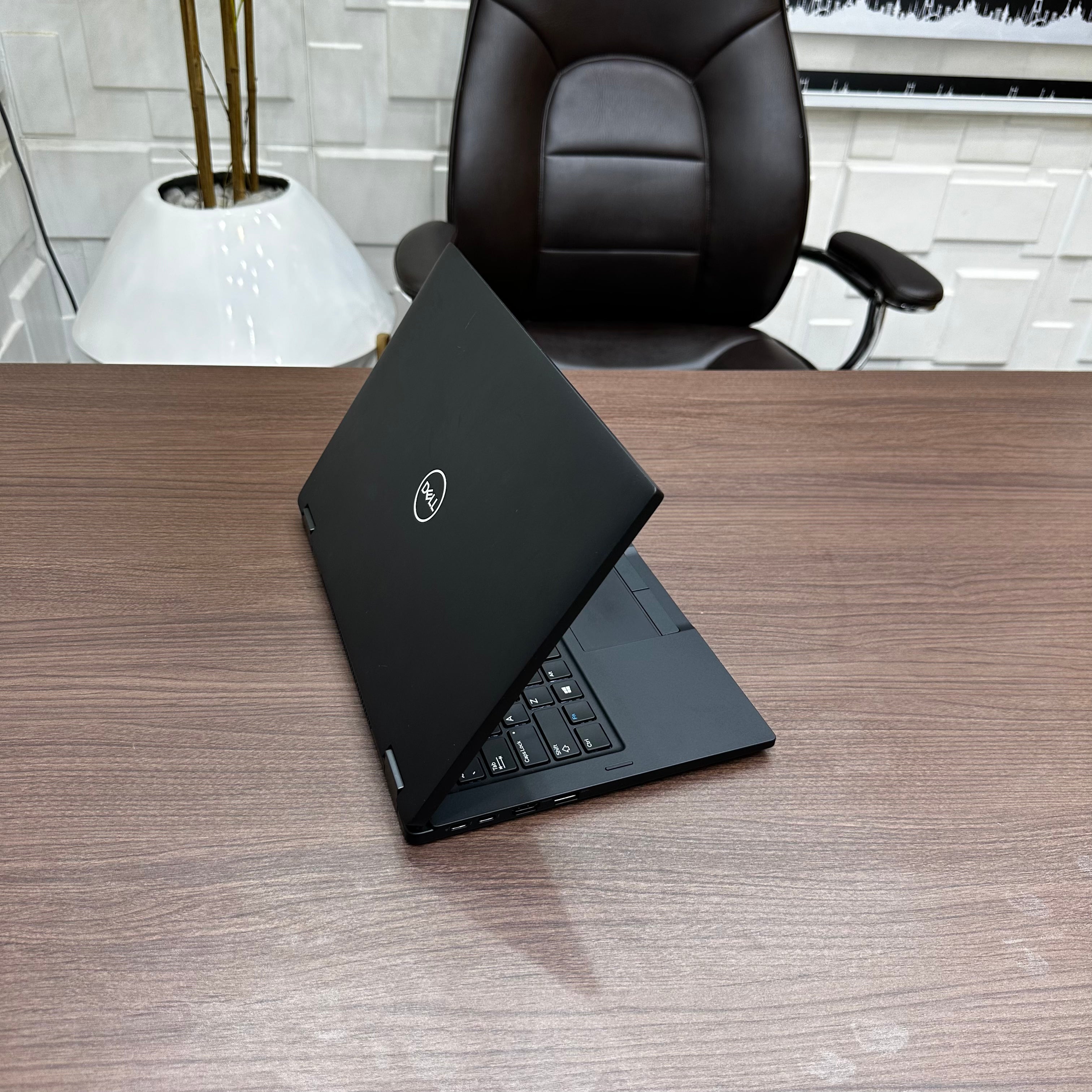 Dell Latitude 7390 2-in-1 | 8th Gen Core i5 | 16GB RAM | 256GB SSD | Full HD Touchscreen | Backlit Keyboard