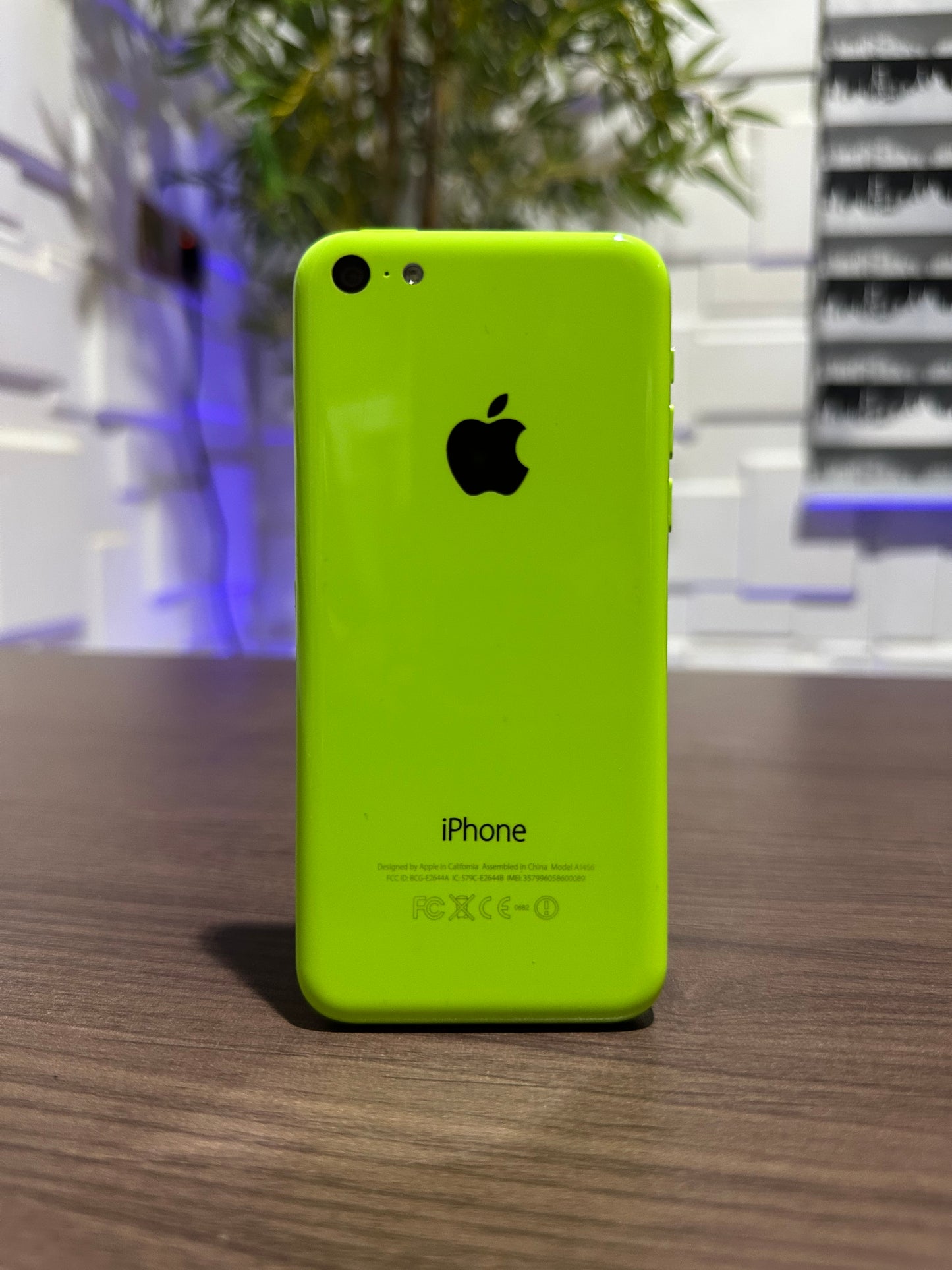 8GB Apple iPhone 5c - Green