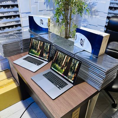 Apple MacBook Pro 2018 - Intel Core i9 - 500GB SSD - 16GB RAM - 4GB Dedicated Graphics - Touch ID - Touch Bar - Keyboard Light - (Minor body dent)