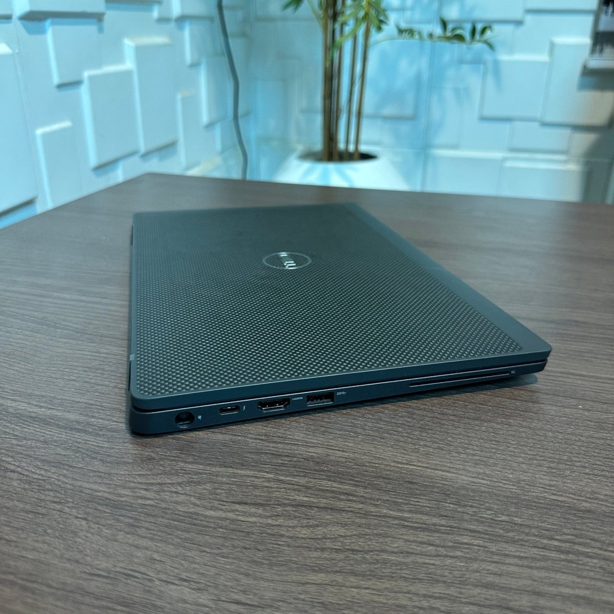 Dell Latitude 7400 - 8th Gen. Intel Core i5 - 256GB SSD - 16GB RAM - keyboard Light - Touchscreen