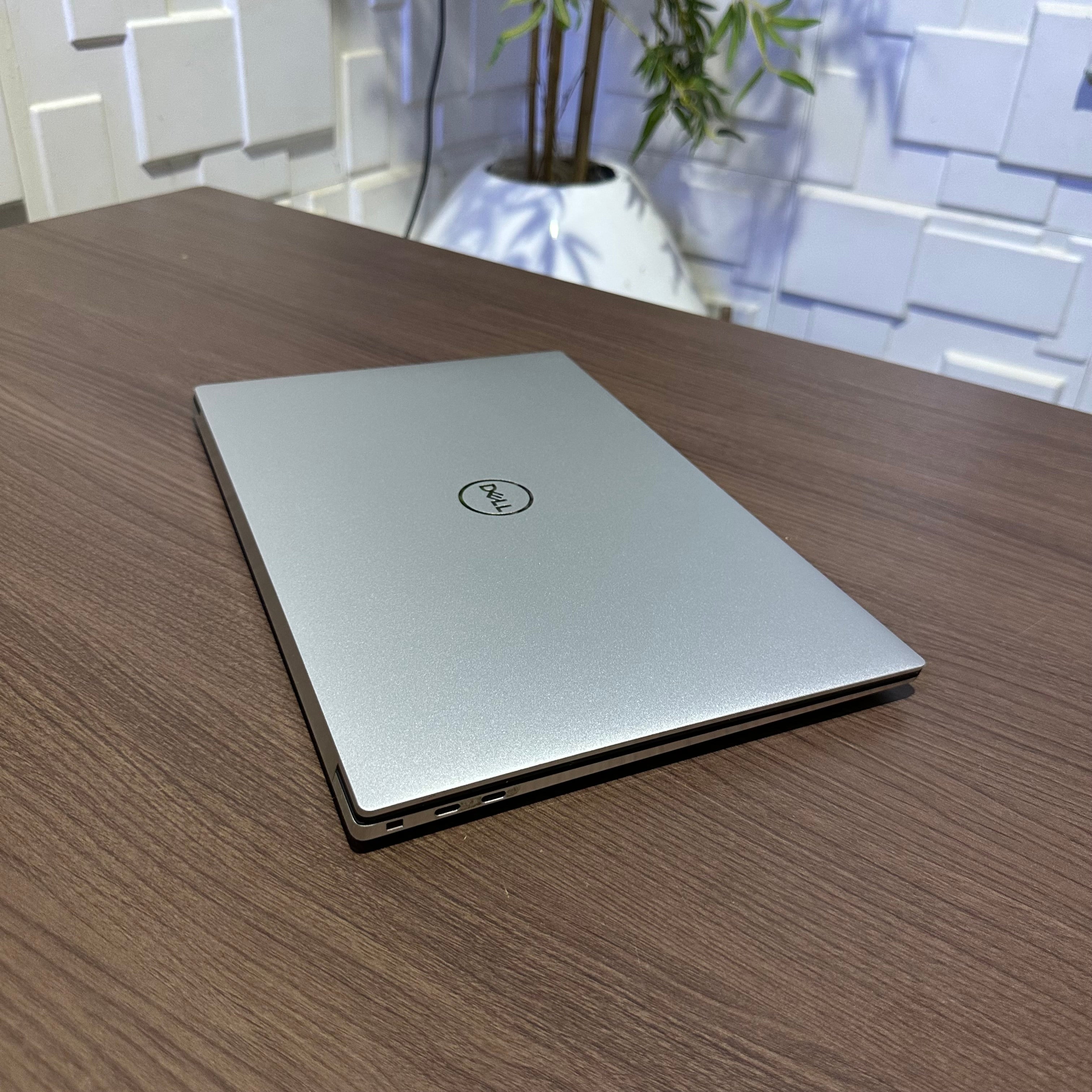 Dell XPS 17 9720 - 12th Gen Intel Core i7 - 512GB SSD - 16GB RAM - 6GB Nvidia GeForce RTX 3060 - Keyboard Light