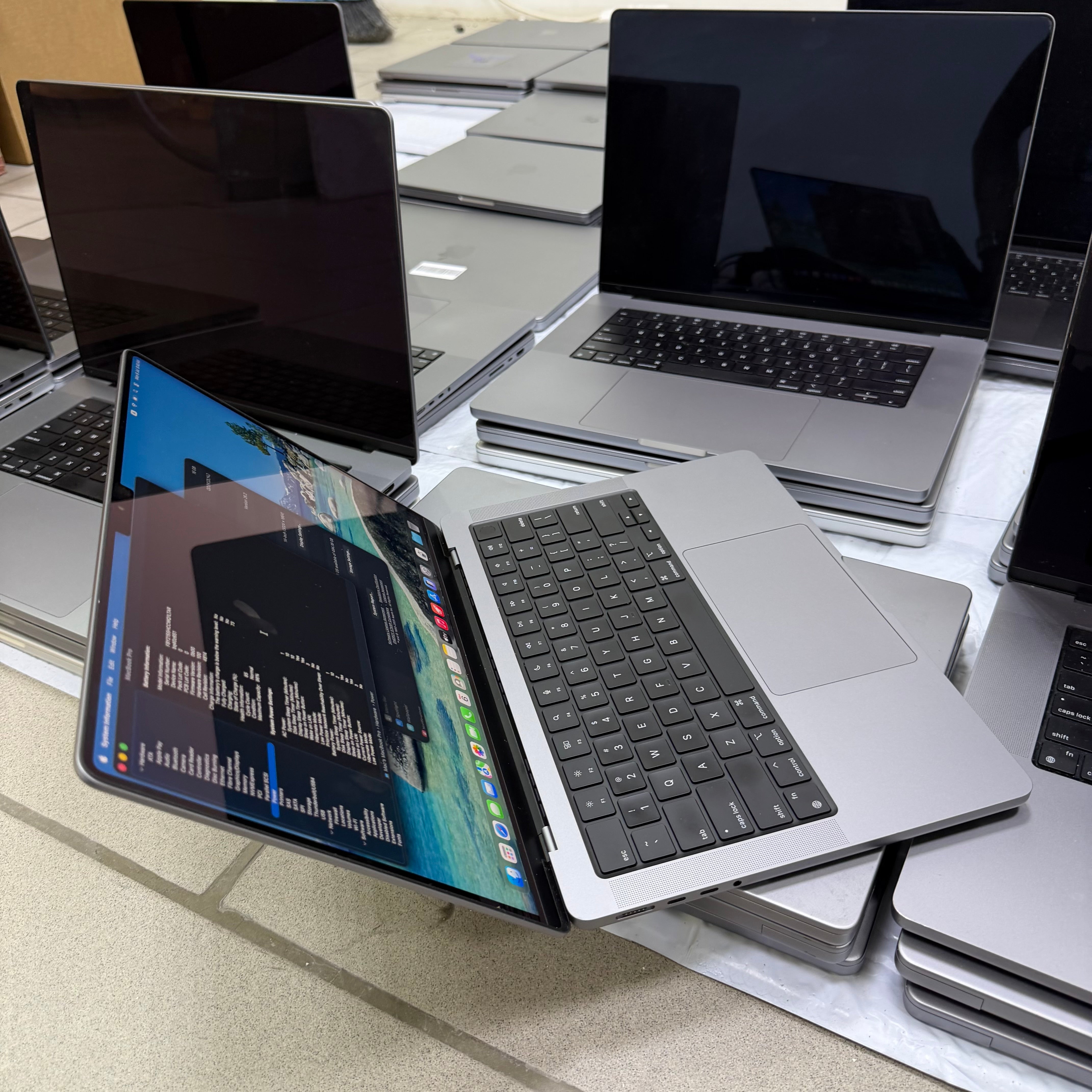 Apple MacBook Pro 14-inch (2021) | Apple M1 Pro | 16GB Unified Memory | 512GB SSD | Touch ID | Backlit Keyboard