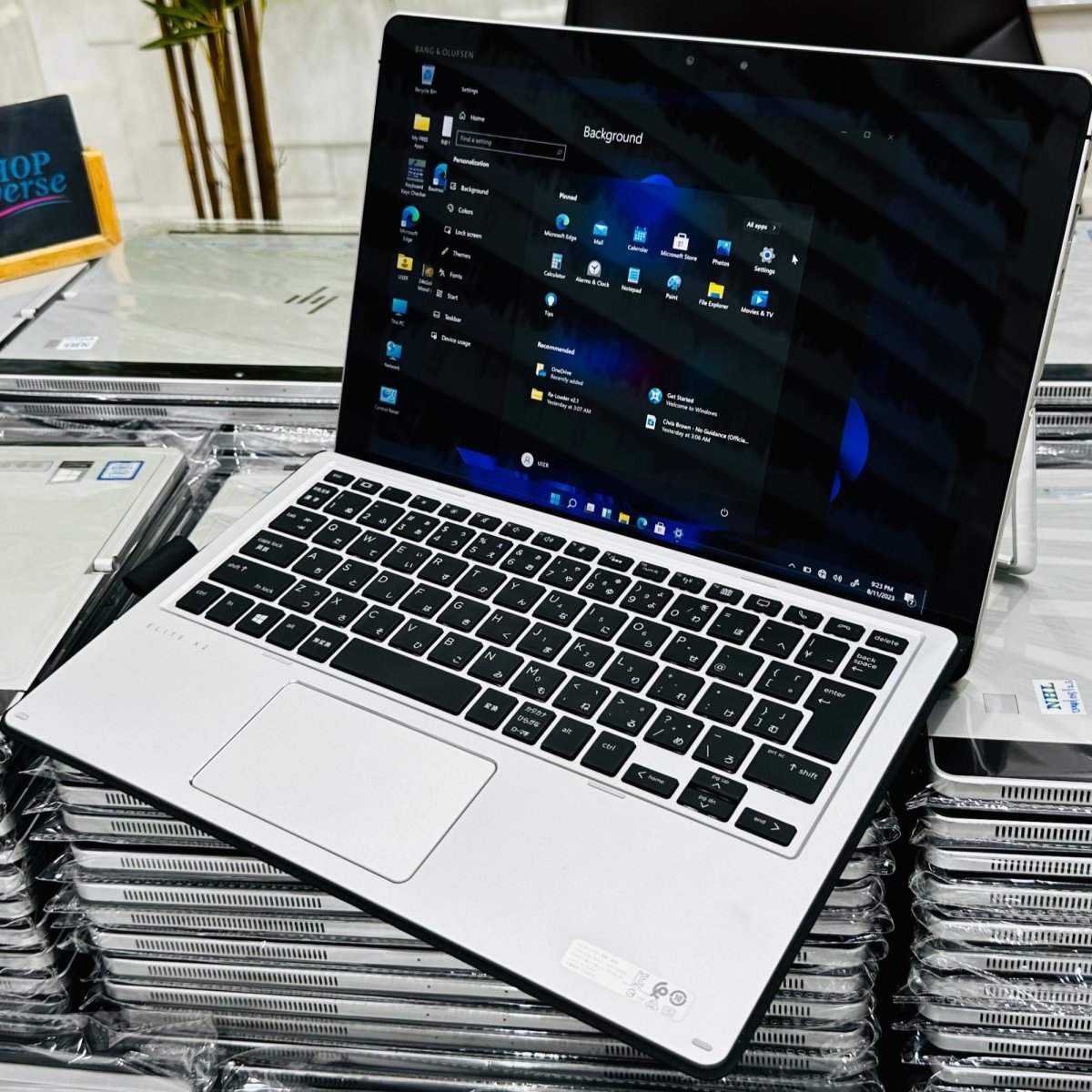 HP Elite x2 1012 G2 - 7th Gen. Intel Core i5 - 256GB SSD - 16GB RAM - Keypad Light - Touchscreen - Face ID