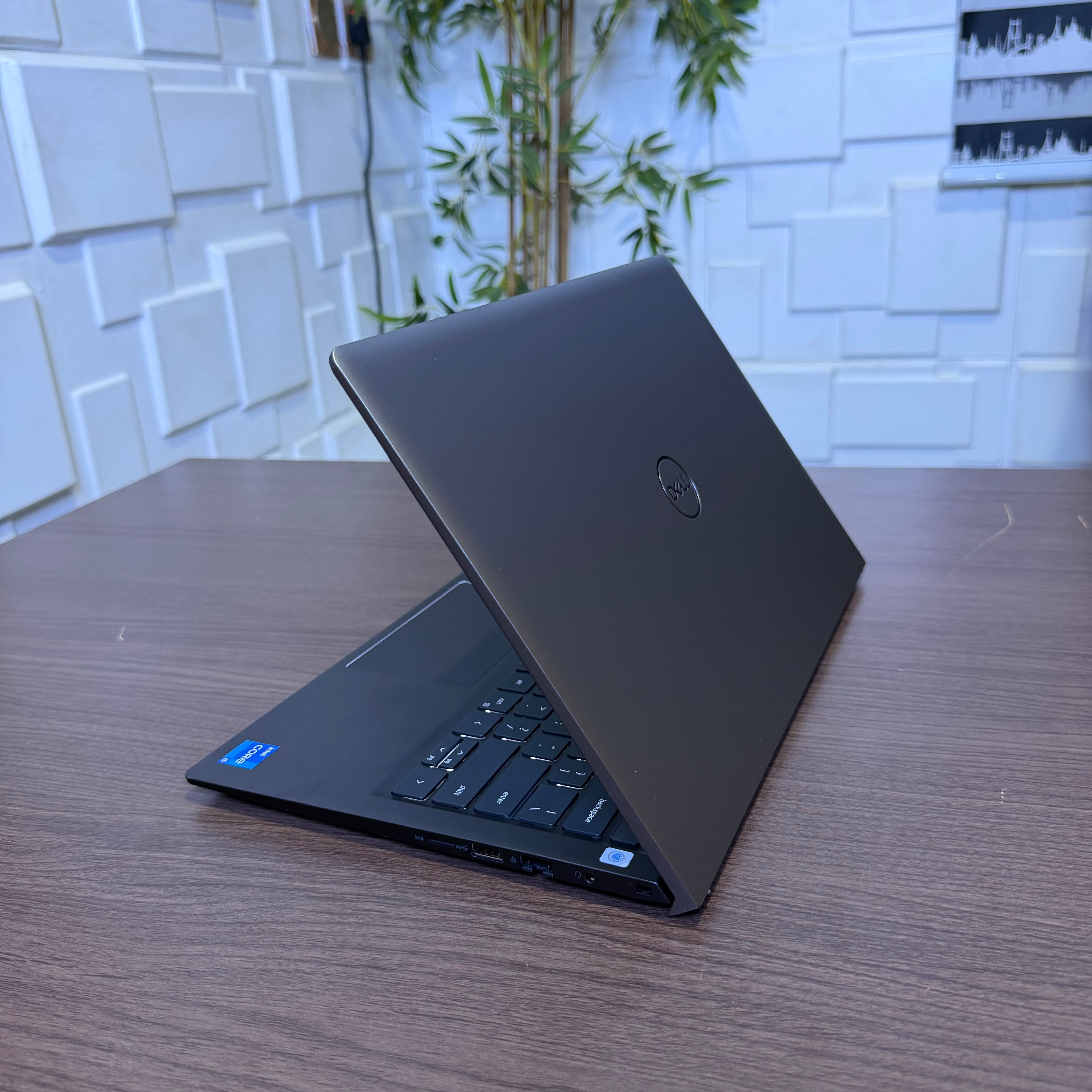 Dell Vostro 14 5410 | 11th Gen Core i5 | 8GB RAM | 256GB SSD | Full HD | Backlit Keyboard