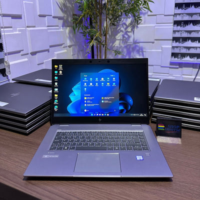 HP zBook Studio G5 - 8th Intel Core i7 - 512GB SSD - 16GB RAM - 4GB Nvidia Quadro - keyboard Light