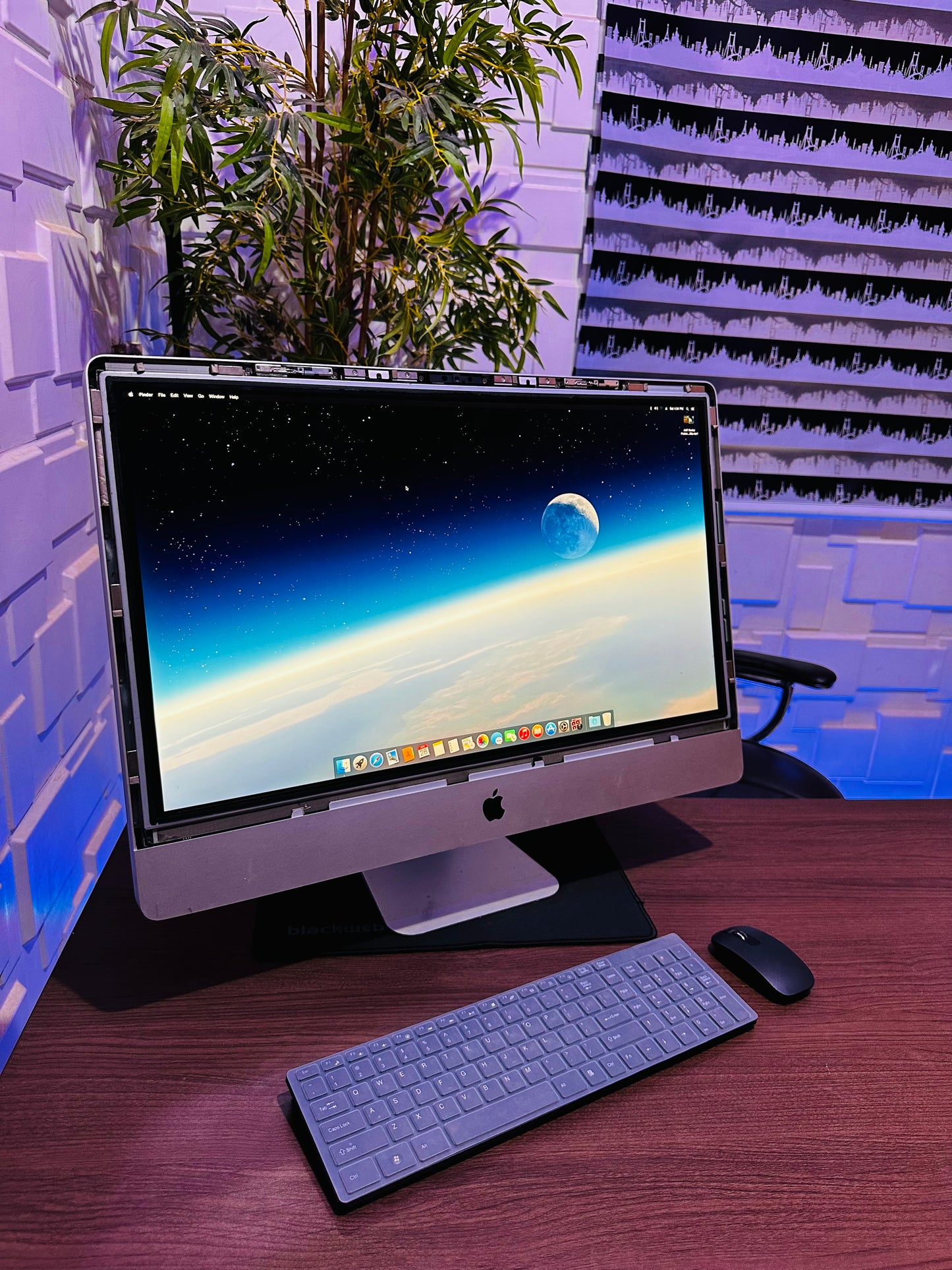27-inch Apple iMac Pro 2009 - Intel Core 2 Duo - 1TB HDD - 8GB RAM - (Glass missing)
