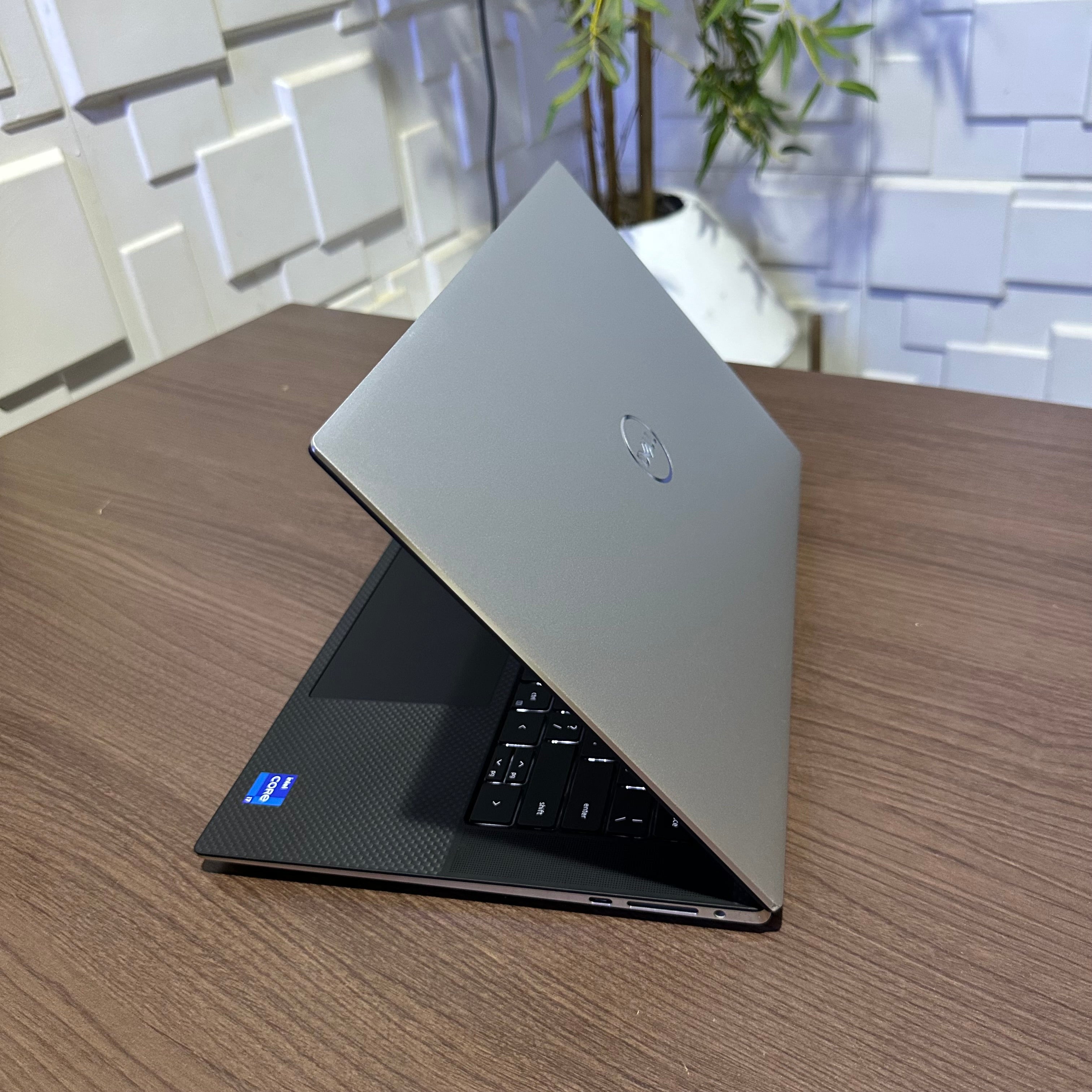 Dell XPS 17 9720 - 12th Gen Intel Core i7 - 512GB SSD - 16GB RAM - 6GB Nvidia GeForce RTX 3060 - Keyboard Light