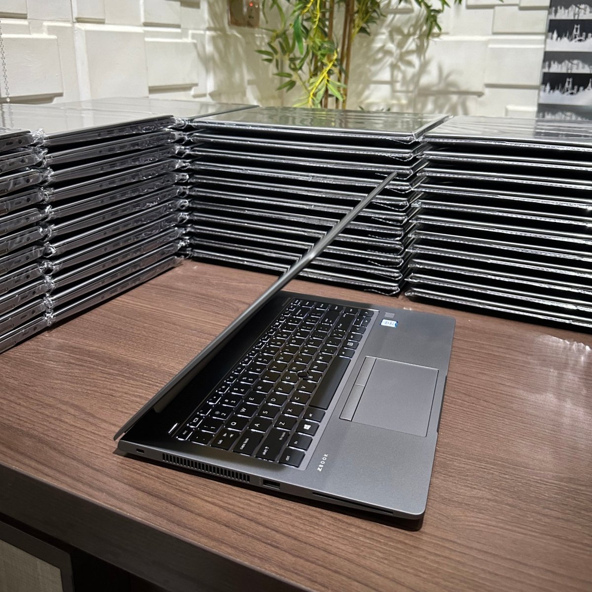HP zBook 14u G6 - 8th Gen. Intel Core i7 - 256GB SSD - 16GB RAM - 4GB Dedicated Graphics - Keyboard Light