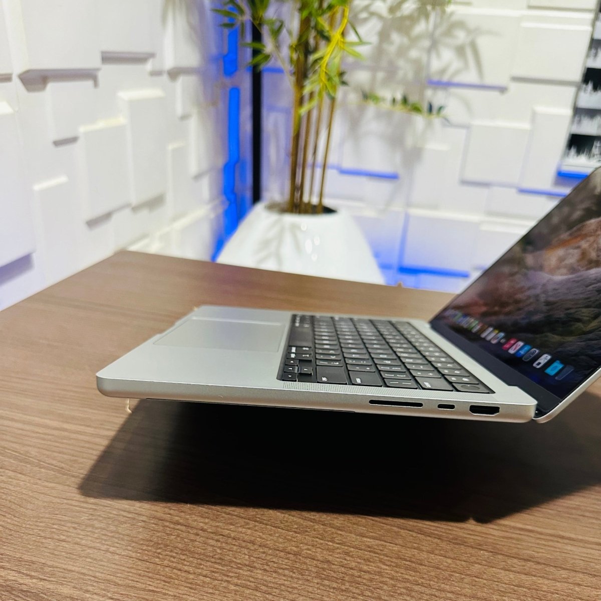16 - inch Apple MacBook Pro 2021 M1 Pro - 500GB SSD - 16GB RAM - Touch ID - Keyboard Light