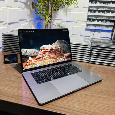 16 - inch Apple MacBook Pro 2019 - Intel Core i9 - 512GB SSD - 32GB RAM - 4GB Dedicated Graphics - Touch ID - Touch Bar - Keyboard Light