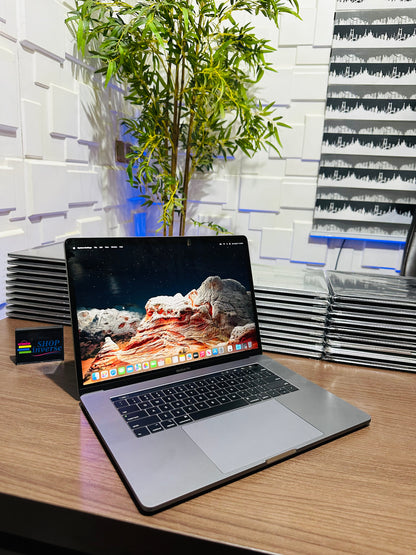 16-inch Apple MacBook Pro 2019 - Intel Core i9 - 1TB SSD - 16GB RAM - 4GB Dedicated Graphics - Touch ID - Touch Bar - Keyboard Light