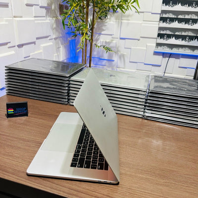 16 - inch Apple MacBook Pro 2019 - Intel Core i9 - 512GB SSD - 32GB RAM - 4GB Dedicated Graphics - Touch ID - Touch Bar - Keyboard Light