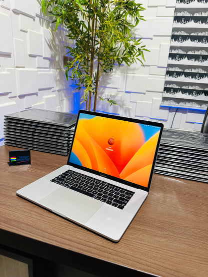 Apple MacBook Pro 2016 - Intel Core i7 - 500GB SSD - 16GB RAM - 2GB Dedicated Graphics - Touch ID - Touch Bar - Keyboard Light