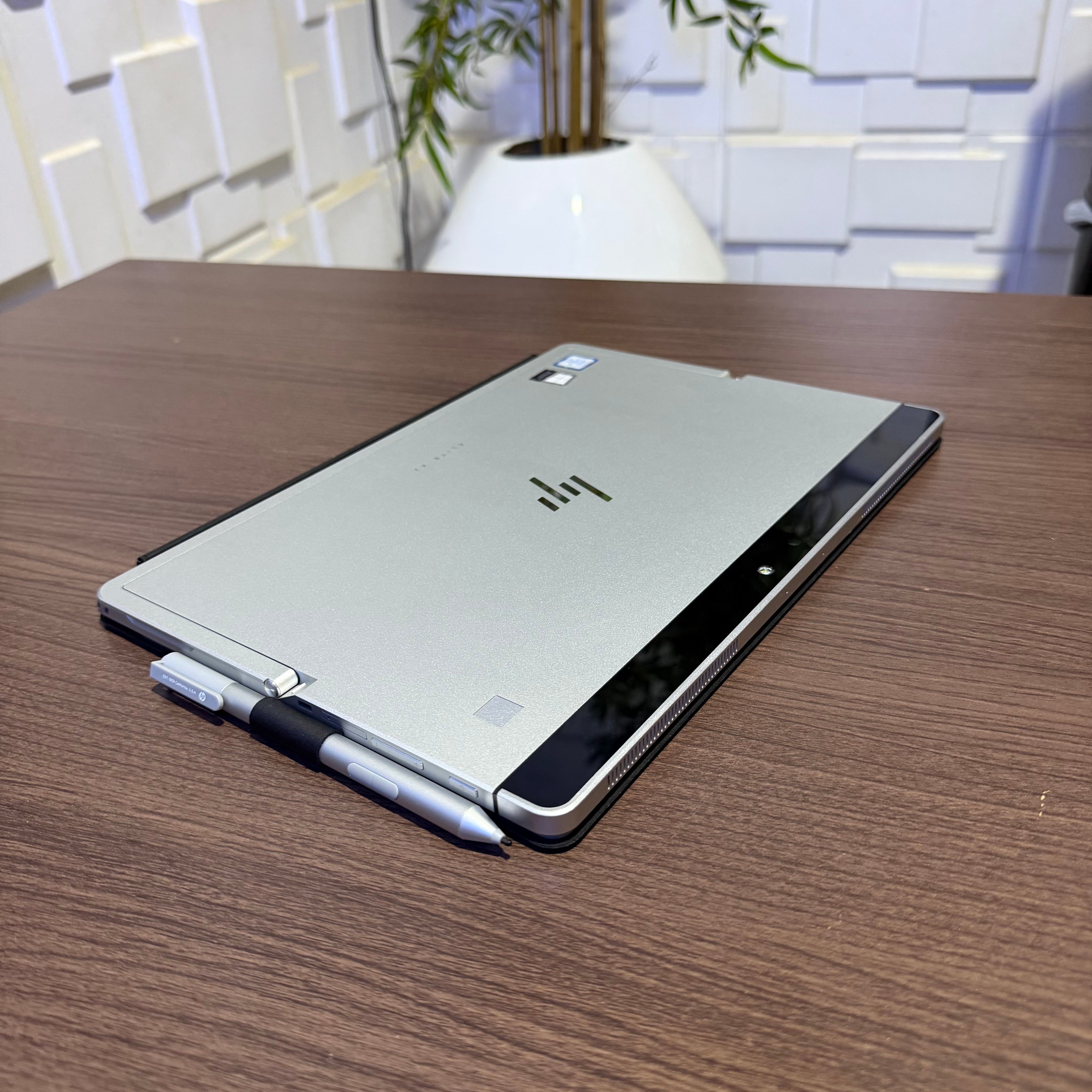 HP Elite x2 1012 G2 | 7th Gen Core i5 | 8GB RAM | 256GB SSD | Touchscreen | Backlit Keyboard