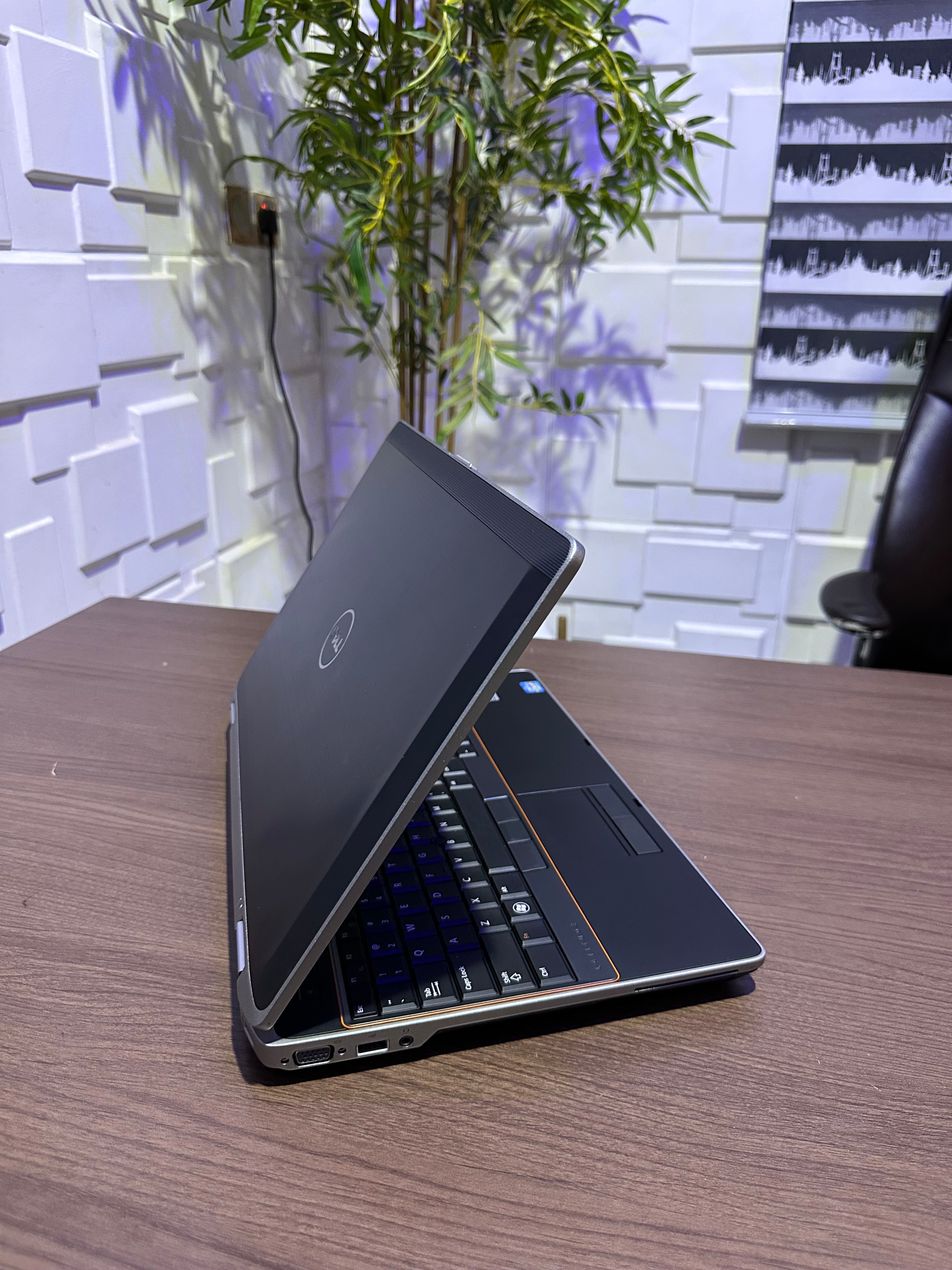 Dell Latitude E6520 - Intel Core i5 - 120GB HDD - 8GB RAM - Keyboard Light