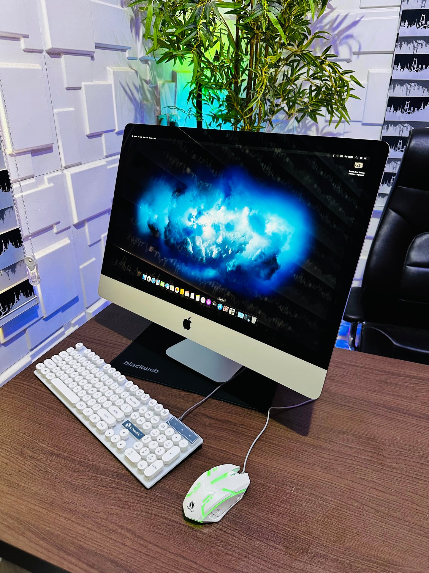 27-inch Apple iMac Retina 5K 2017 - Intel Core i7 - 2TB HDD + 128GB SSD - 16GB RAM - 8GB Radeon Pro 580 Graphics
