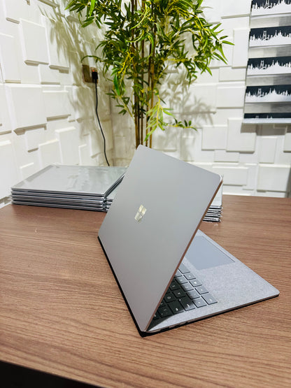 Microsoft Surface Laptop 4 - 11th Gen. Intel Core i5 - 256GB SSD - 8GB RAM - Keyboard Light - Touchscreen