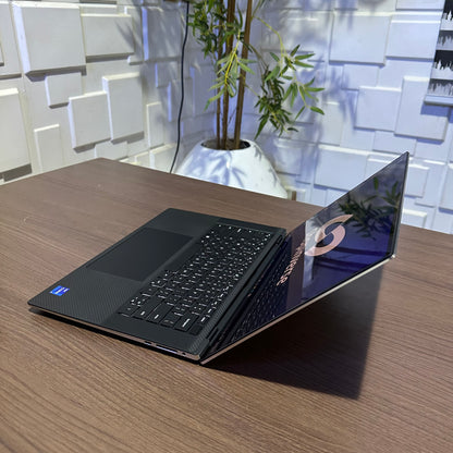 Dell XPS 17 9700 - 10th Gen Intel Core i9 - 512GB SSD - 16GB RAM - 6GB Nvidia GeForce RTX 2060 - Keyboard Light - 4K Display - Touchscreen - (Tiny line on screen)