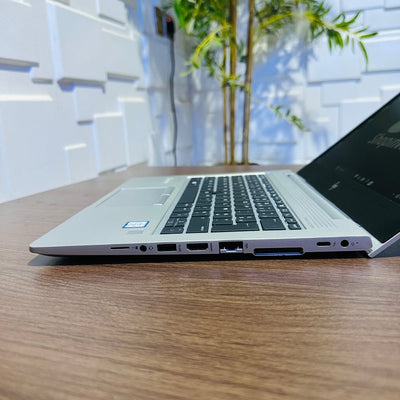 HP EliteBook 830 G5 - 8th Gen. Intel Core i5 - 256GB SSD - 8GB RAM - Keypad Light