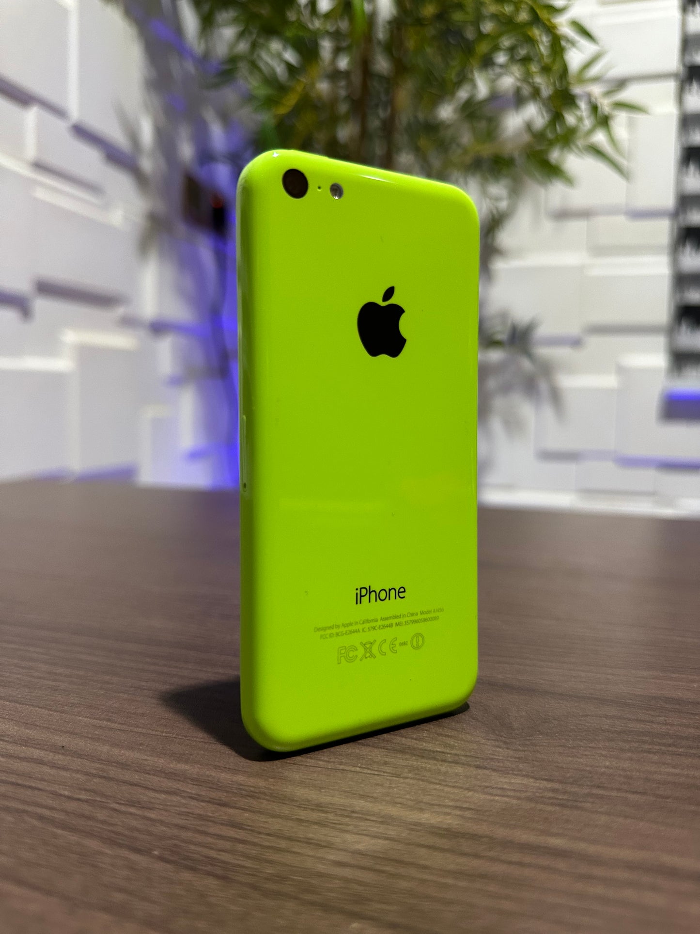 8GB Apple iPhone 5c - Green