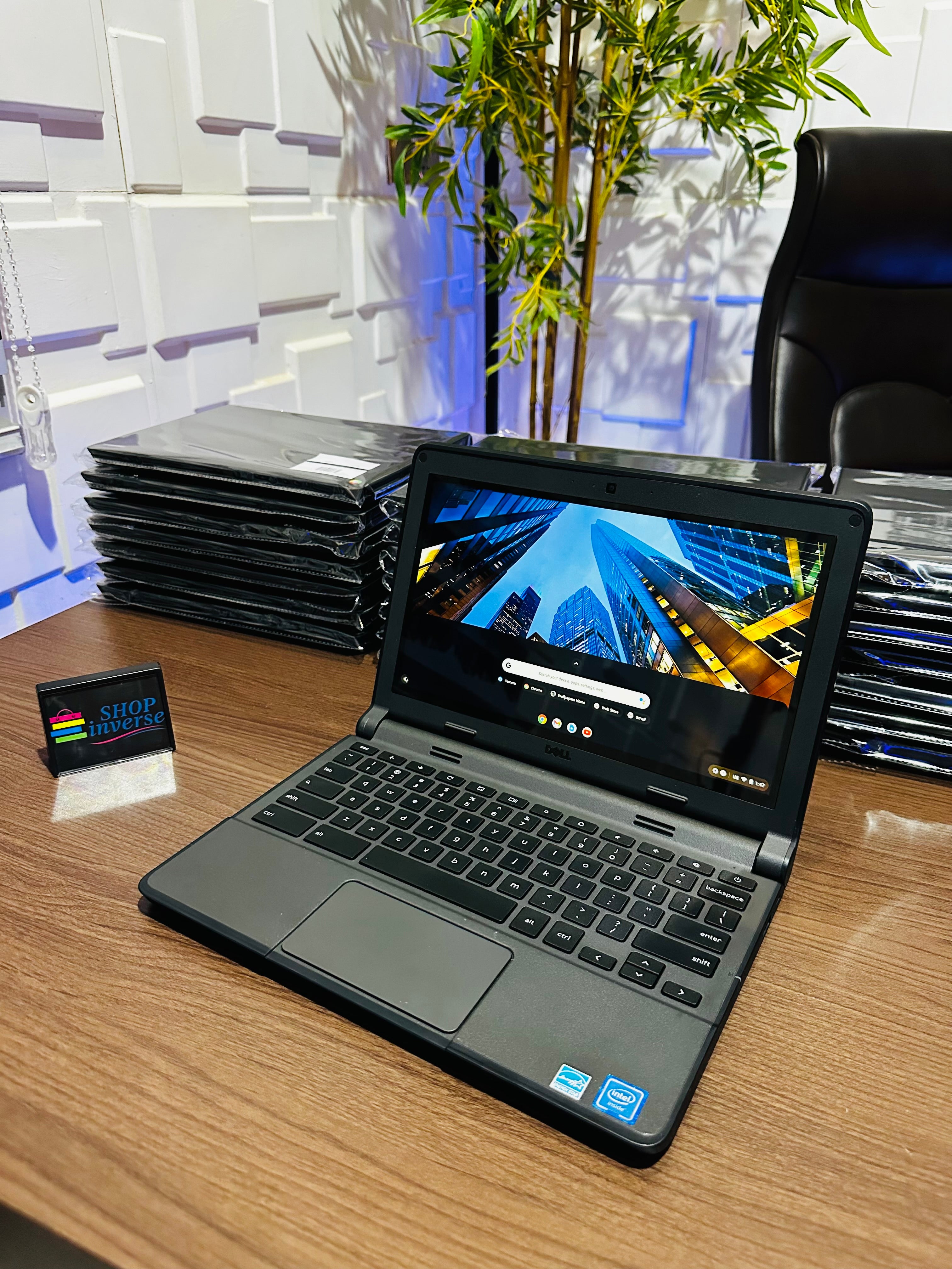 Dell Chromebook 11 - Intel Celeron N2840 - 16GB eMMC - 4GB RAM - Touchscreen - (Minor body dent)