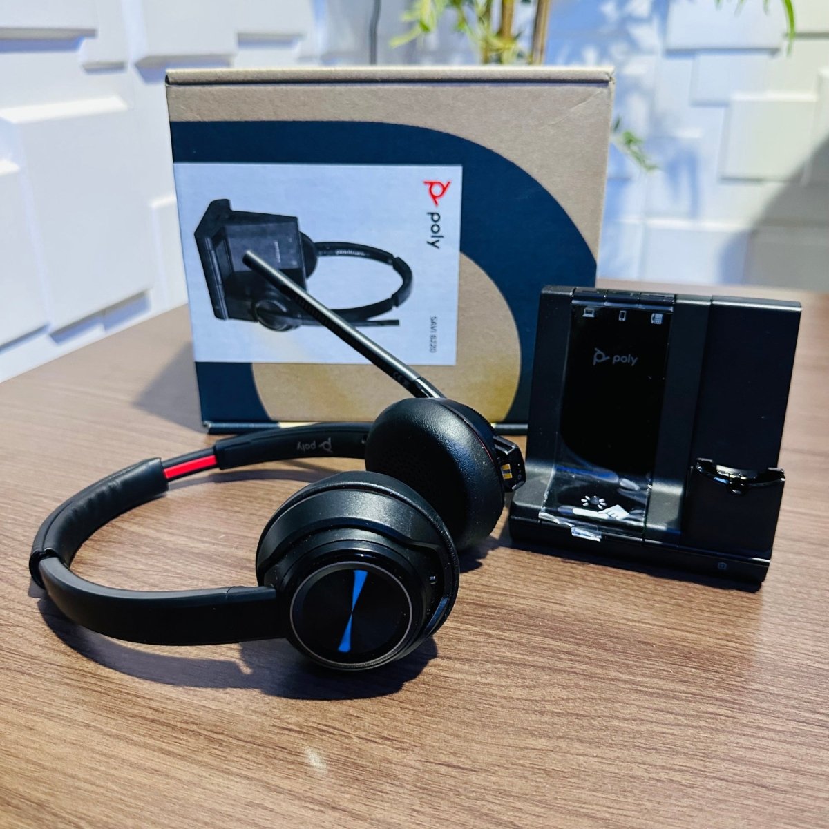 Poly Savi 8220 Office Wireless Dect Headset