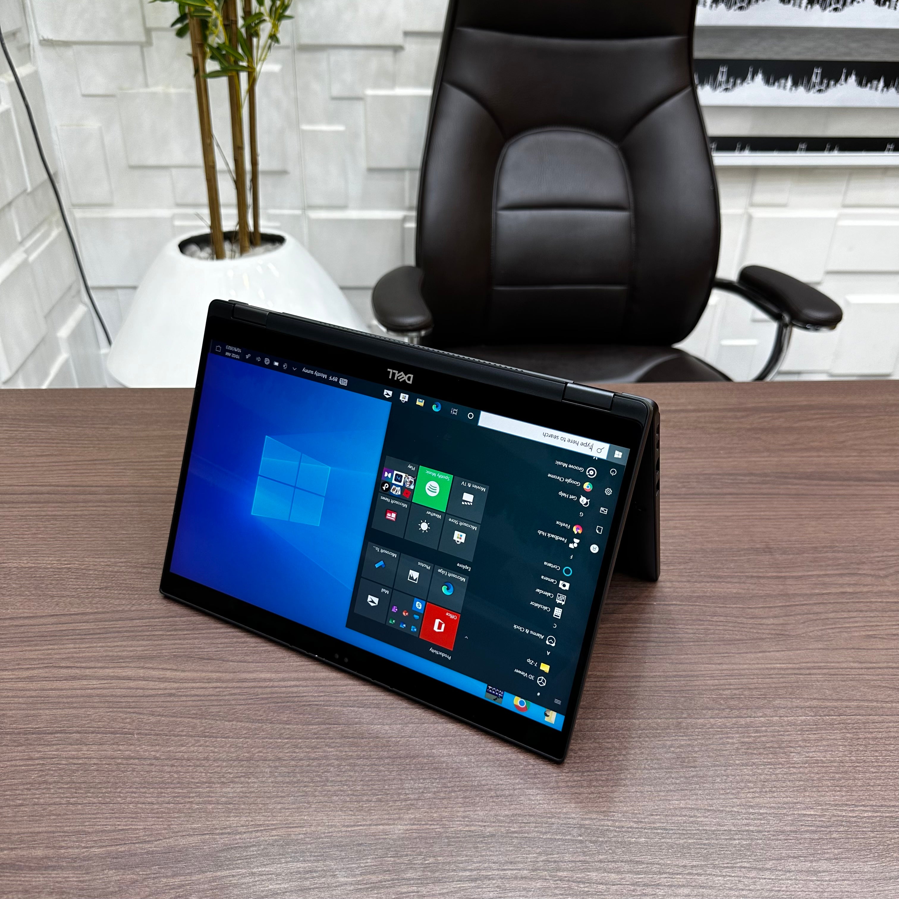 Dell Latitude 7390 2-in-1 | 8th Gen Core i5 | 16GB RAM | 256GB SSD | Full HD Touchscreen | Backlit Keyboard