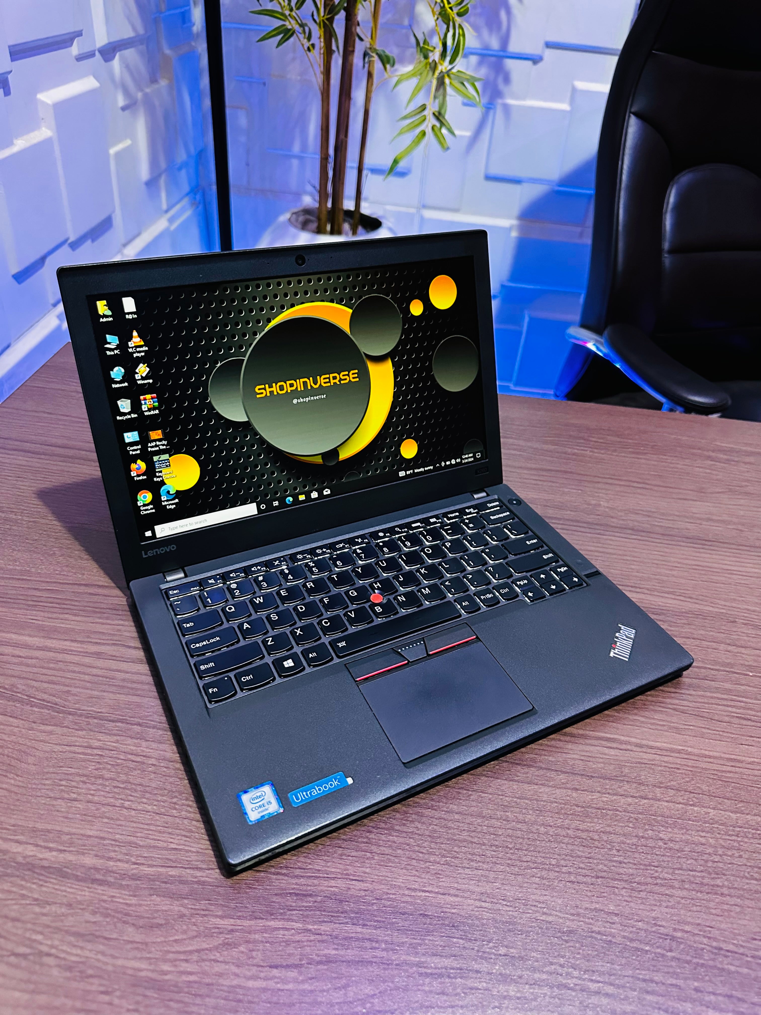 Lenovo ThinkPad X260 - 6th Gen. Intel Core i5 - 256GB SSD - 8GB RAM - Keyboard Light - 2 Batteries