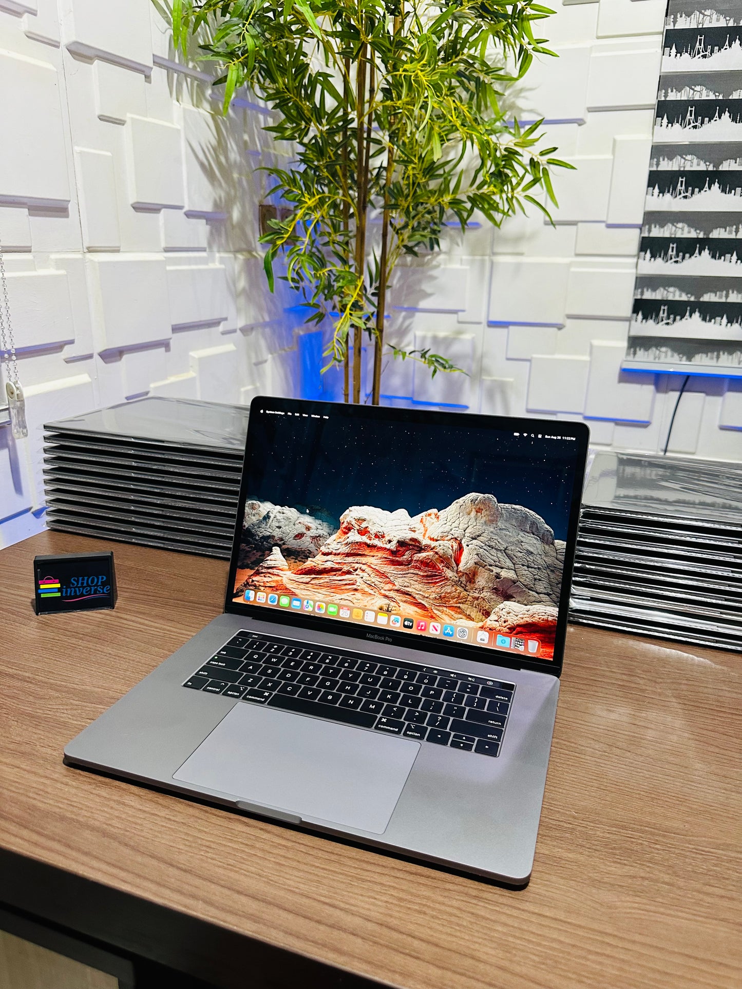 16-inch Apple MacBook Pro 2019 - Intel Core i7 - 500GB SSD - 16GB RAM - 4GB Dedicated Graphics - Touch ID - Touch Bar - Keyboard Light