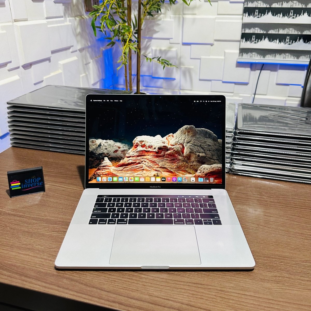 16-inch Apple MacBook Pro 2019 - Intel Core i7 - 1TB SSD - 32GB RAM - 4GB Dedicated Graphics - Touch ID - Touch Bar - Keyboard Light