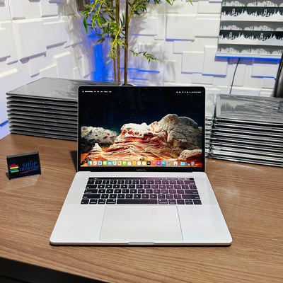 16-inch Apple MacBook Pro 2019 - Intel Core i7 - 500GB SSD - 32GB RAM - 4GB Dedicated Graphics - Touch ID - Touch Bar - Keyboard Light