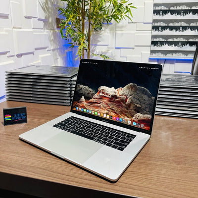 16-inch Apple MacBook Pro 2019 - Intel Core i7 - 500GB SSD - 32GB RAM - 4GB Dedicated Graphics - Touch ID - Touch Bar - Keyboard Light