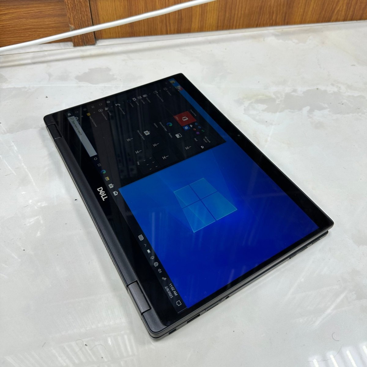 Dell Latitude 7390 2 - in - 1 - 8th Gen. Intel Core i7 - 256GB SSD - 16GB RAM - Keyboard Light - Touchscreen