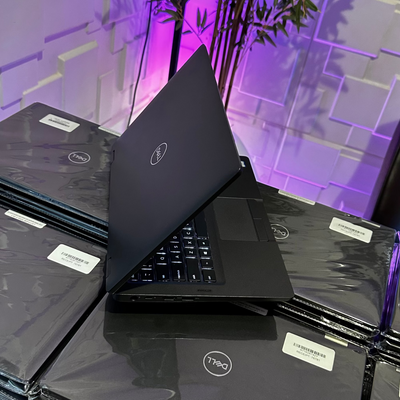 Dell Latitude 5300 2 - in - 1 - 8th Gen. Intel Core i7 - 256GB SSD - 8GB RAM - Touchscreen - Keyboard Light