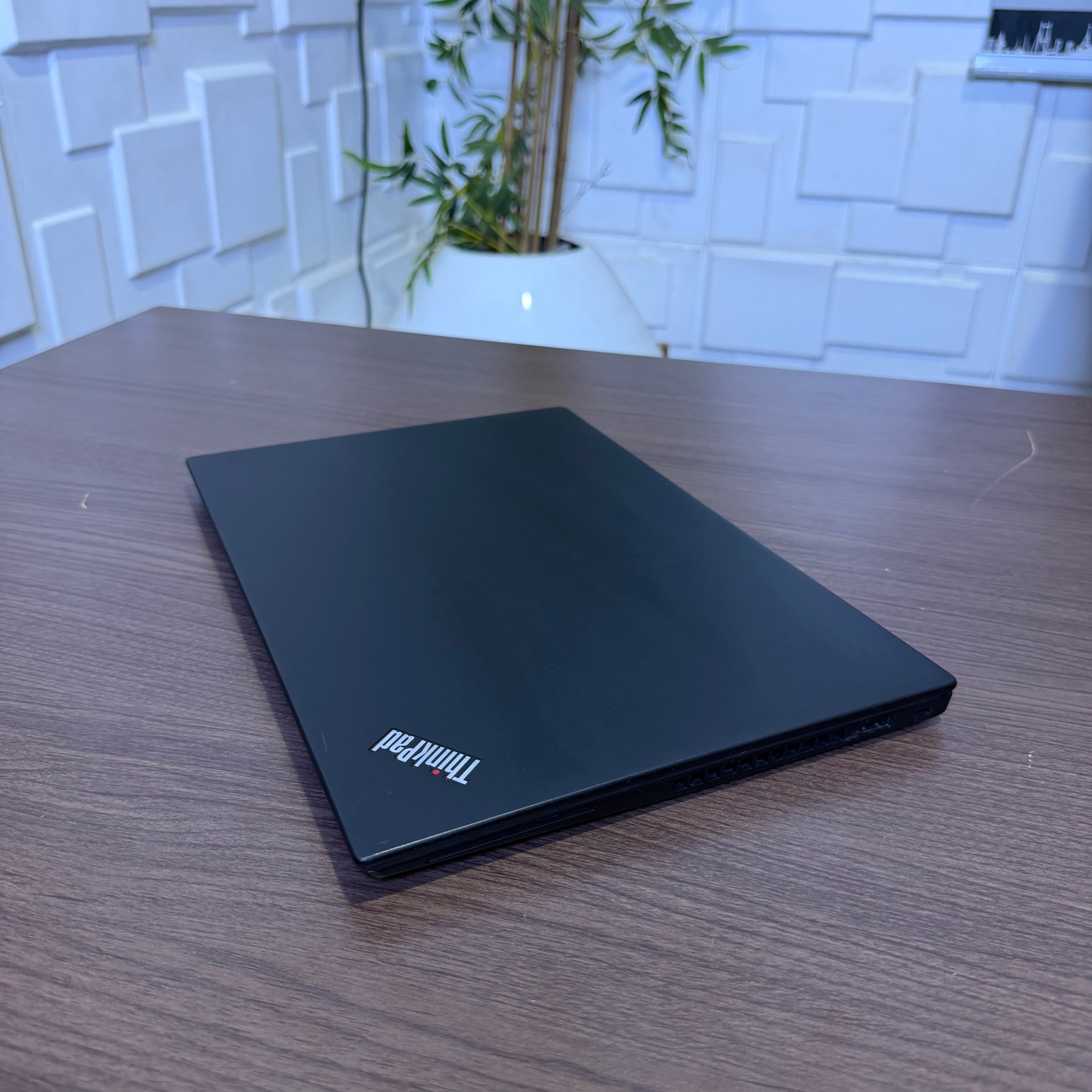 Lenovo ThinkPad T490s | 8th Gen Core i5 | 8GB RAM | 256GB SSD | Full HD | Backlit Keyboard