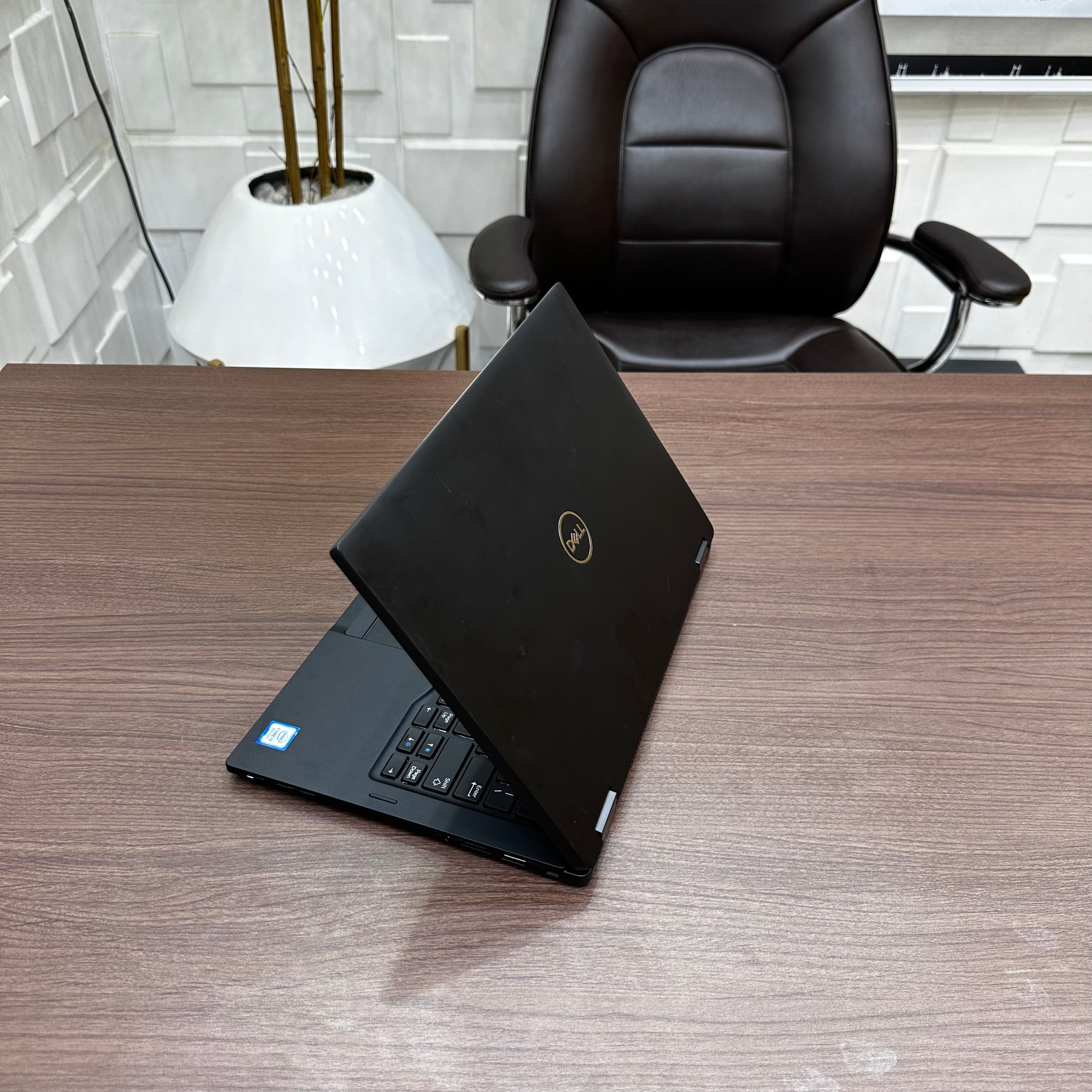 Dell Latitude 7390 2-in-1 | 8th Gen Core i5 | 16GB RAM | 256GB SSD | Full HD Touchscreen | Backlit Keyboard