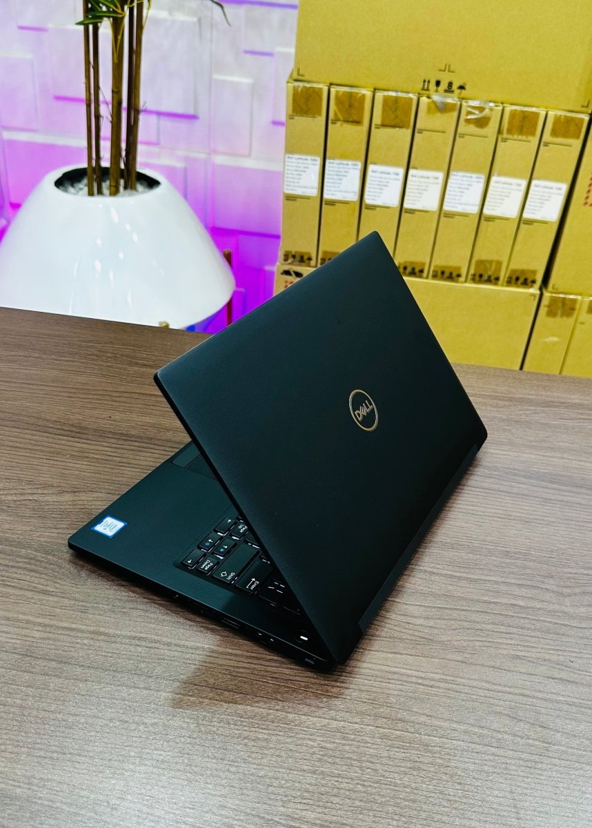Dell Latitude 7390 - 8th Gen. Intel Core i5 - 256GB SSD - 16GB RAM - keyboard Light - Touchscreen