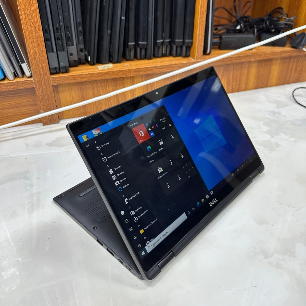 Dell Latitude 7390 2 - in - 1 - 8th Gen. Intel Core i7 - 256GB SSD - 16GB RAM - Keyboard Light - Touchscreen