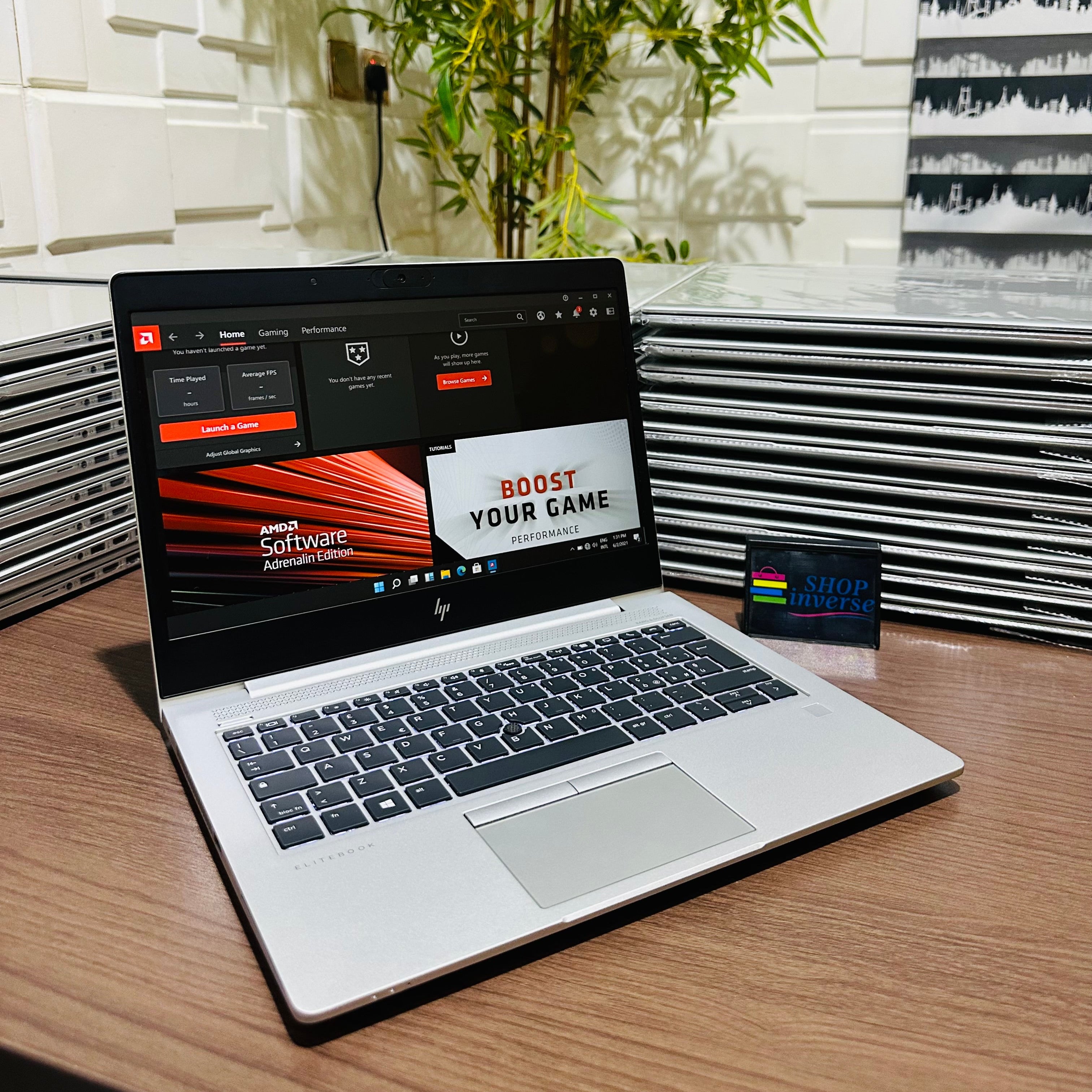 HP EliteBook 735 G5 | AMD Ryzen 5 Pro 2500U | 8GB RAM | 256GB SSD | 1GB Dedicated Graphics | Full HD | Backlit Keyboard